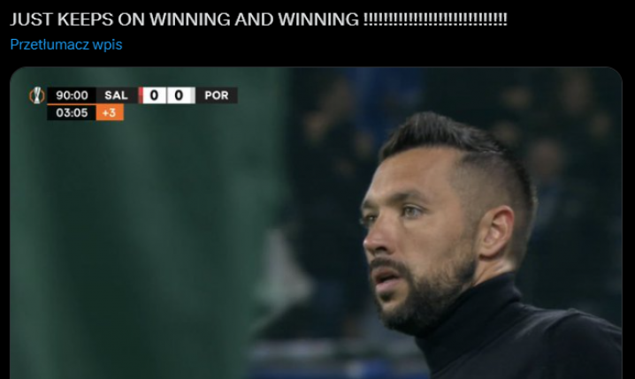 MINA TRENERA FC Porto po golu jego drużyny w 94. minucie meczu xD